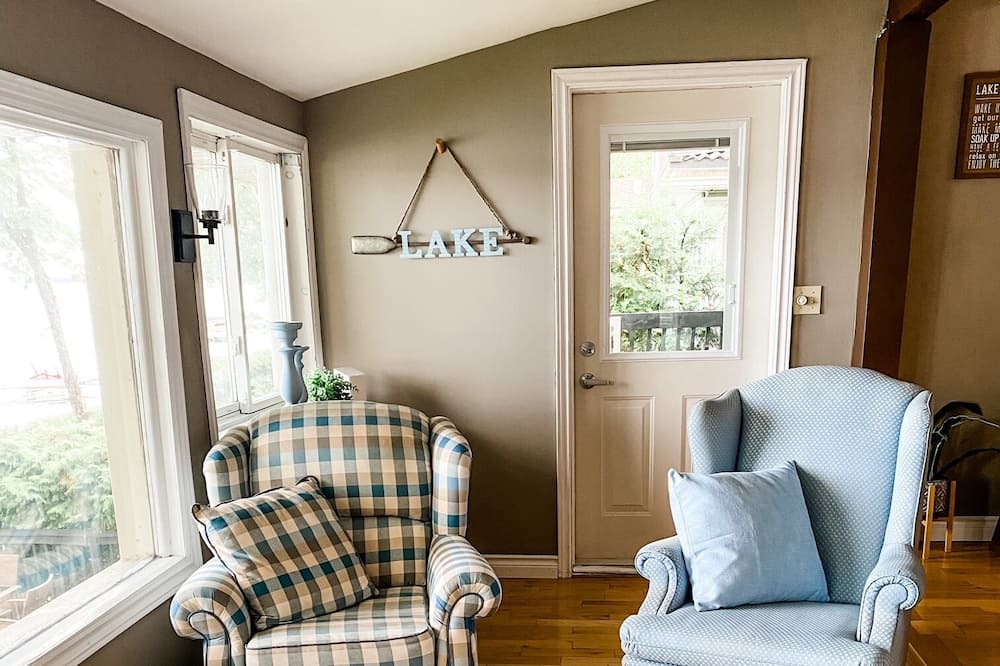 Photo of Livingroom in Orillia
