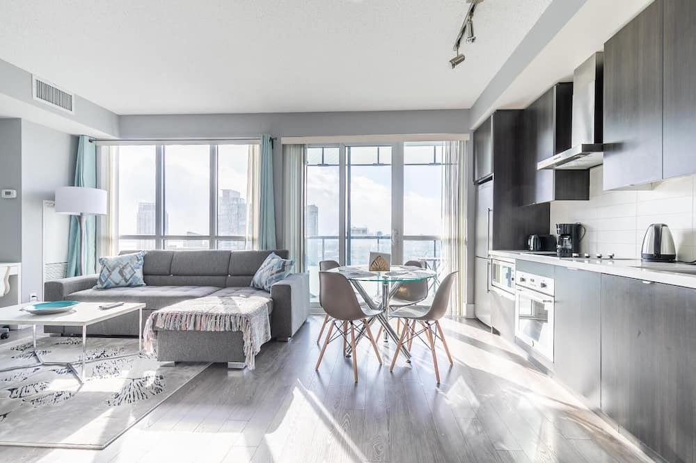 Photo of Livingroom in Toronto Entertainment District