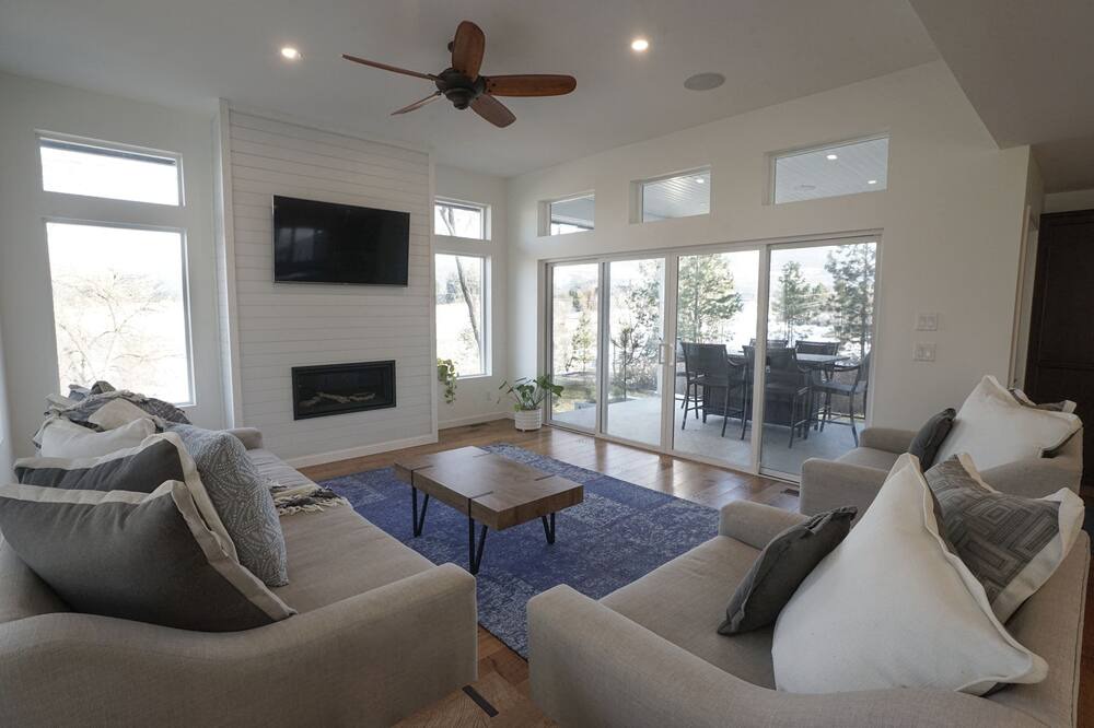 Photo of Livingroom in Southeast Kelowna