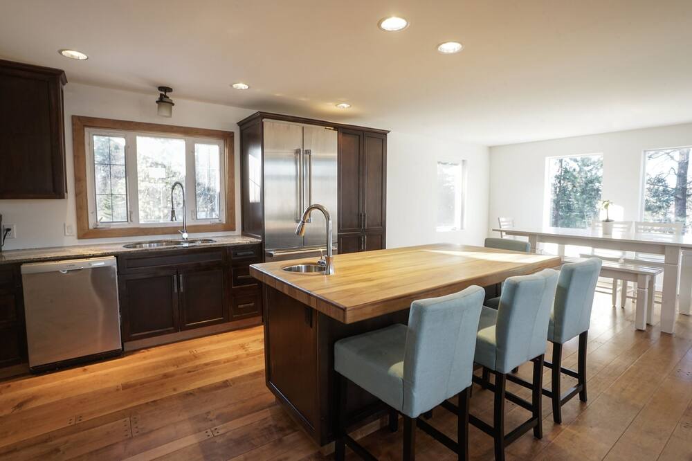 Photo of Kitchen in Southeast Kelowna