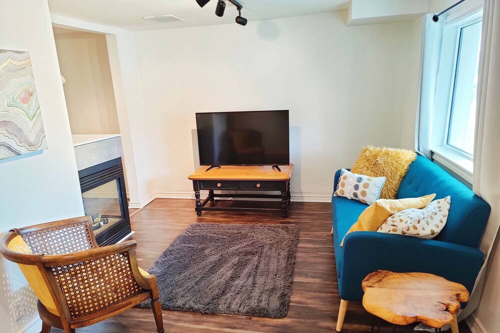 Photo of Livingroom in Belleville
