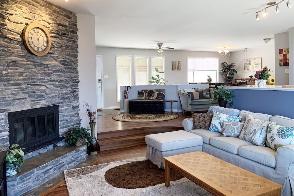 Photo of Livingroom in Central Okanagan