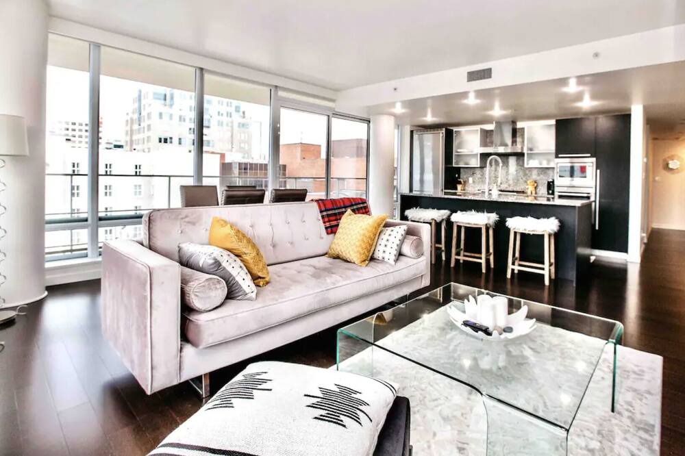 Photo of Livingroom in James Bay
