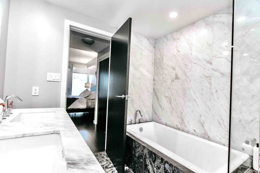 Photo of Bedroom in James Bay