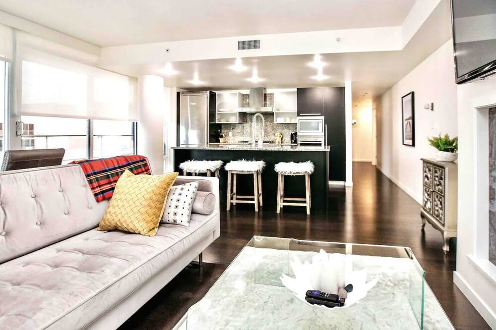 Photo of Livingroom in James Bay