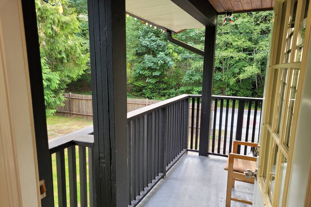 Photo of Patio Balcony in Gibsons