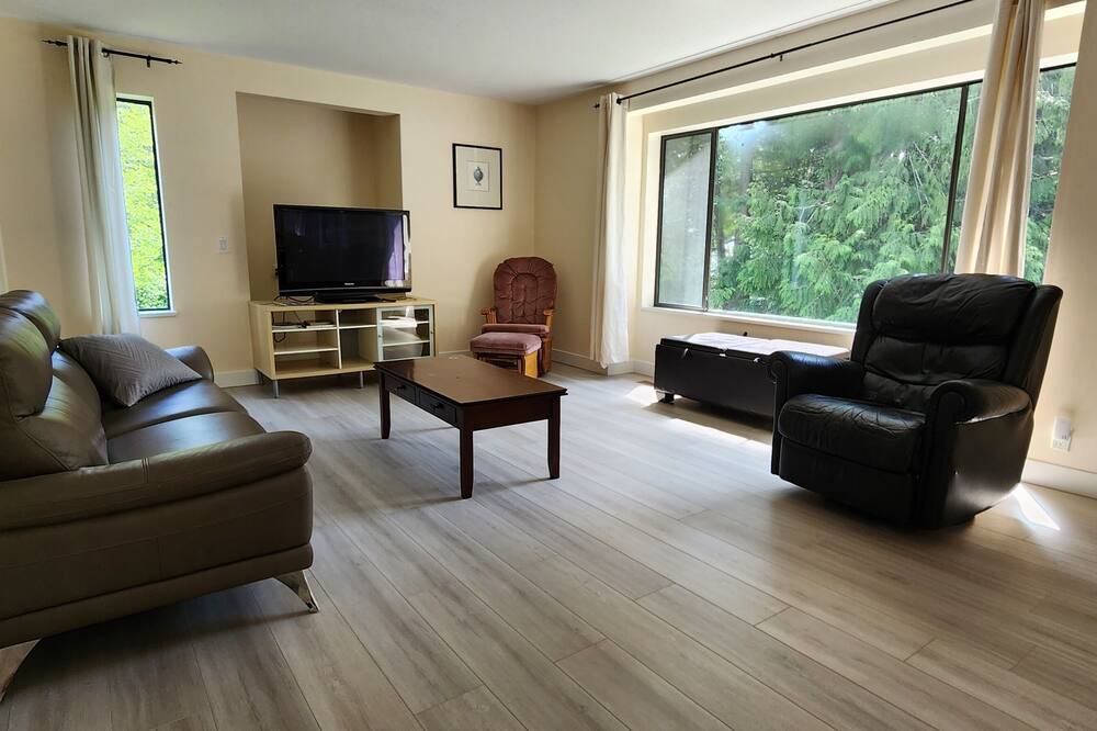 Photo of Livingroom in Gibsons