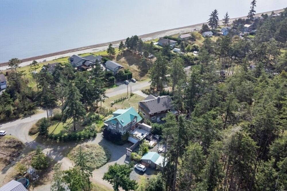 Photo of Others in Comox