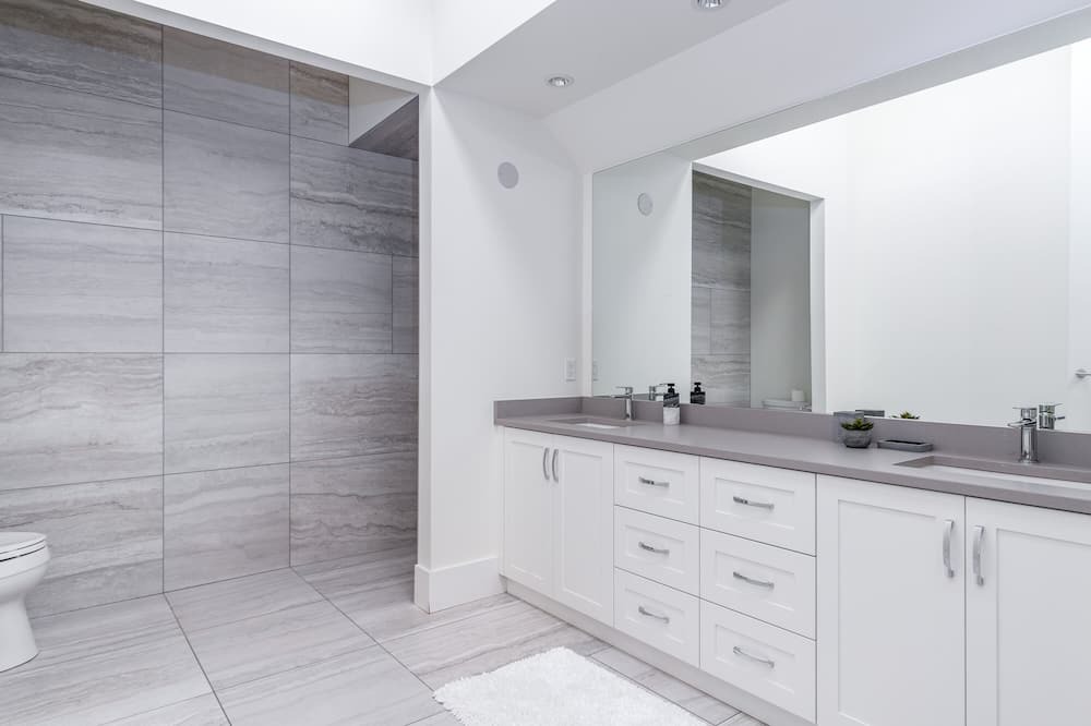 Photo of Bathroom in Brackendale