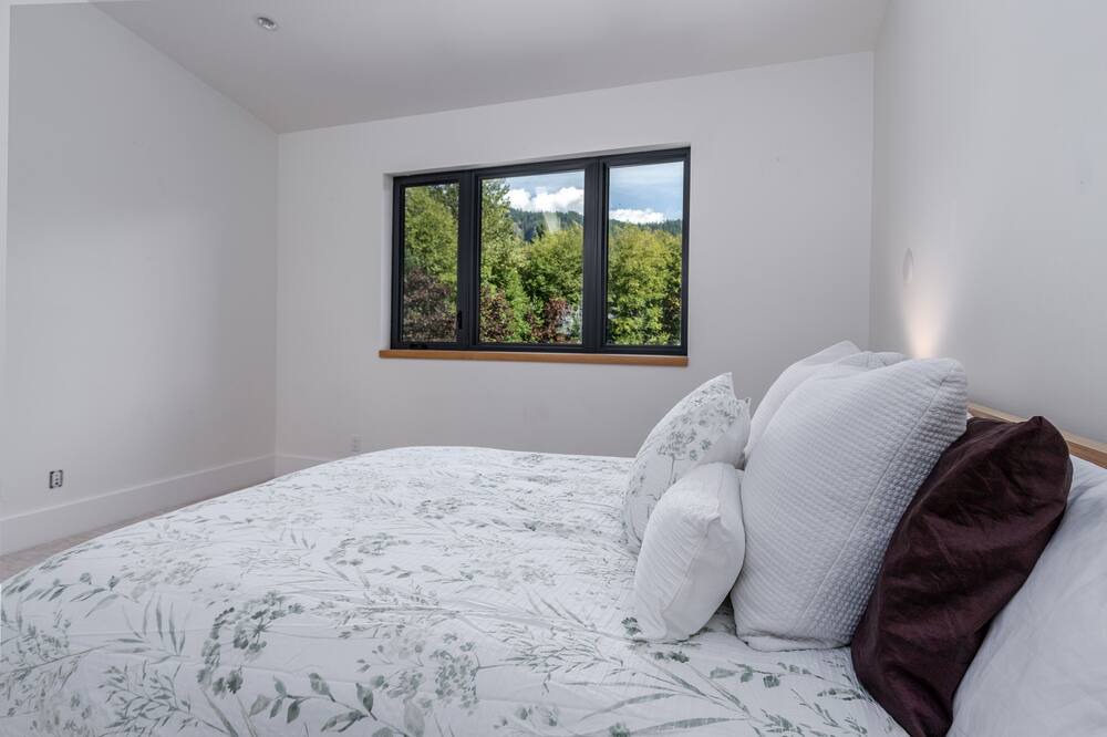 Photo of Bedroom in Brackendale