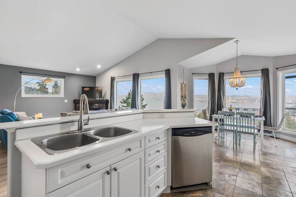 Photo of Kitchen in West Kelowna Estates