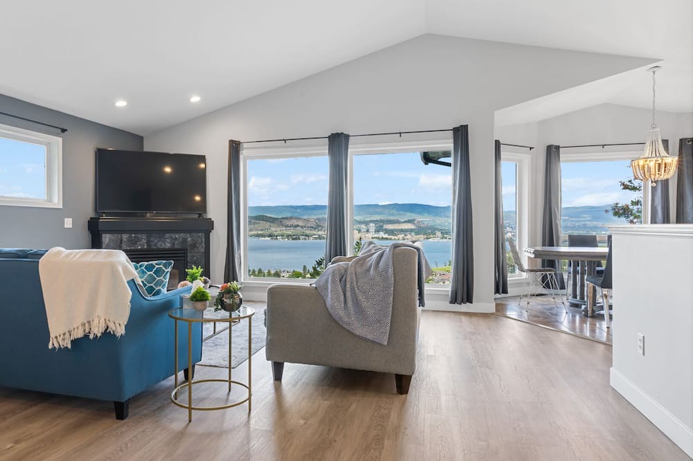 Photo of Livingroom in West Kelowna Estates