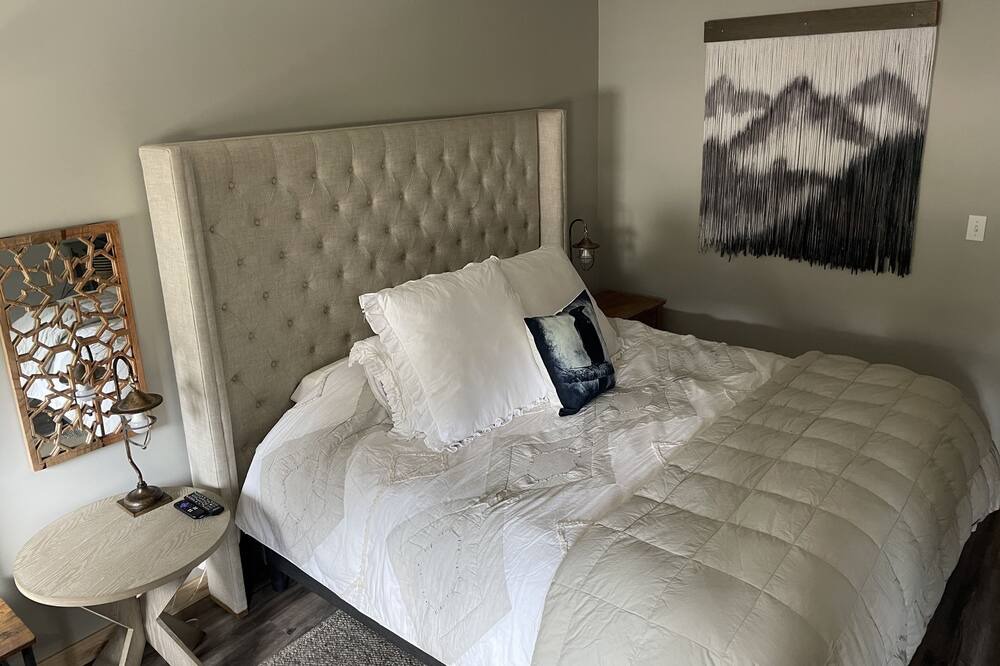 Photo of Bedroom in Okanagan-Similkameen