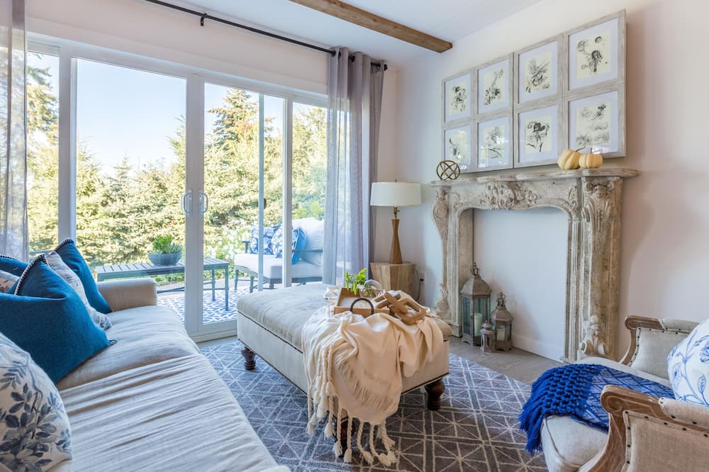 Photo of Livingroom in Vernon