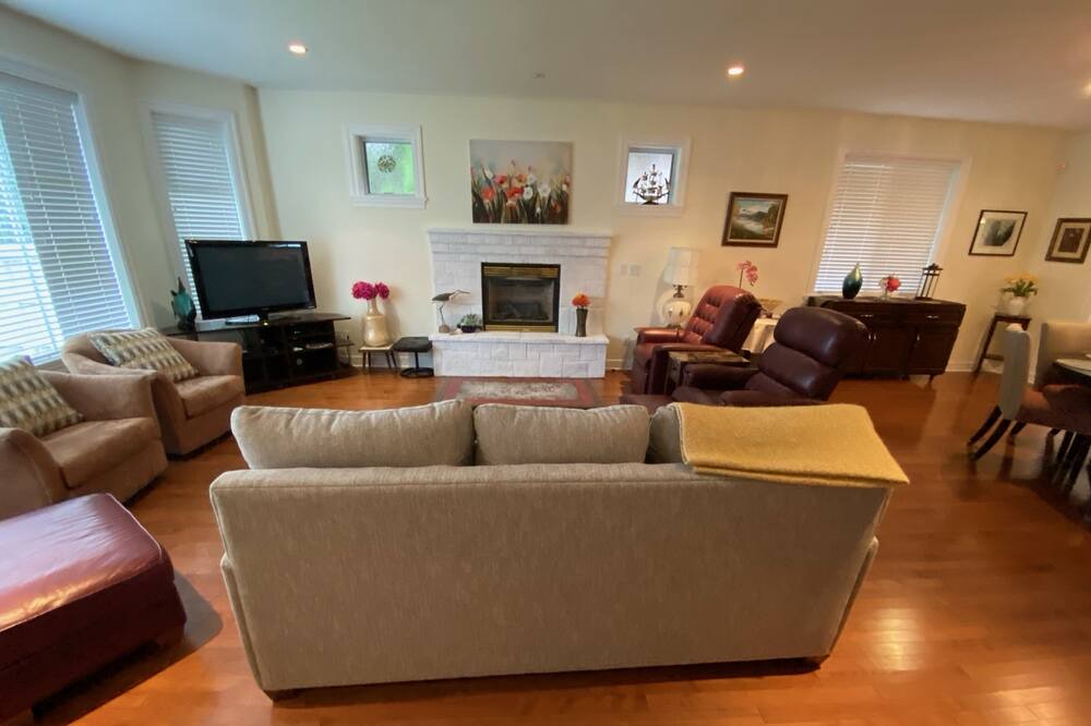 Photo of Livingroom in Surrey