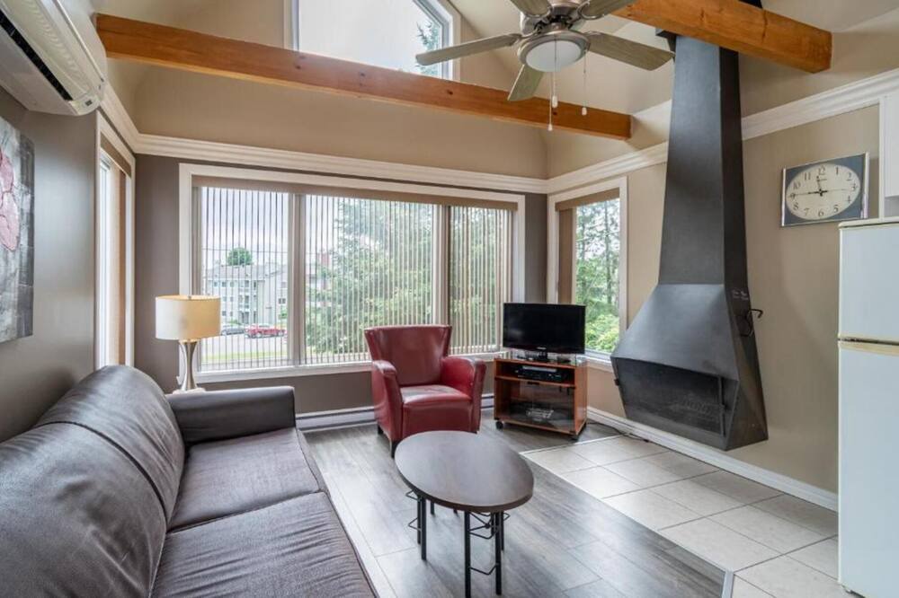 Photo of Livingroom in East Kootenay
