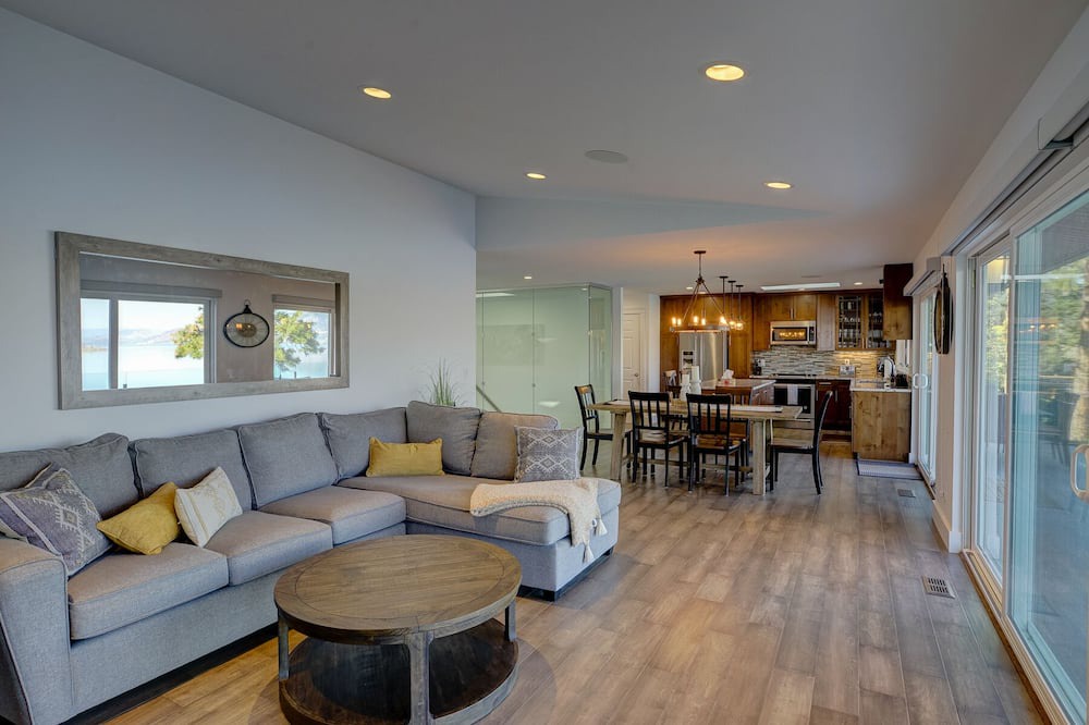 Photo of Livingroom in Central Okanagan