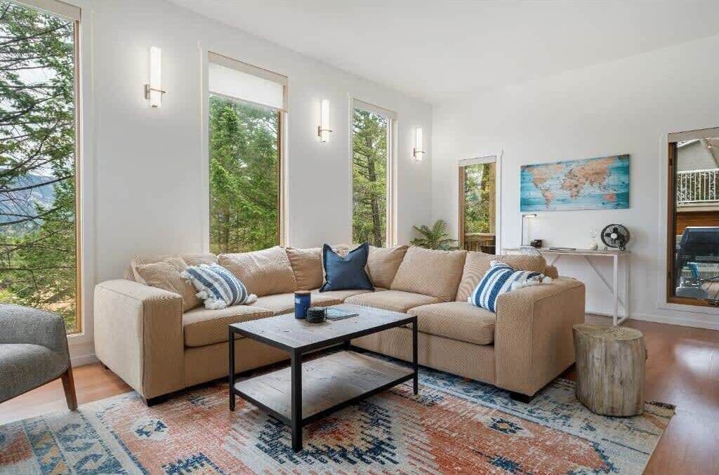 Photo of Livingroom in Invermere
