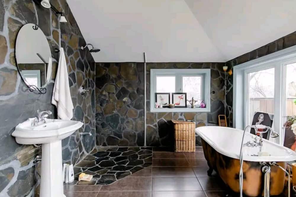 Photo of Bathroom in Pincourt
