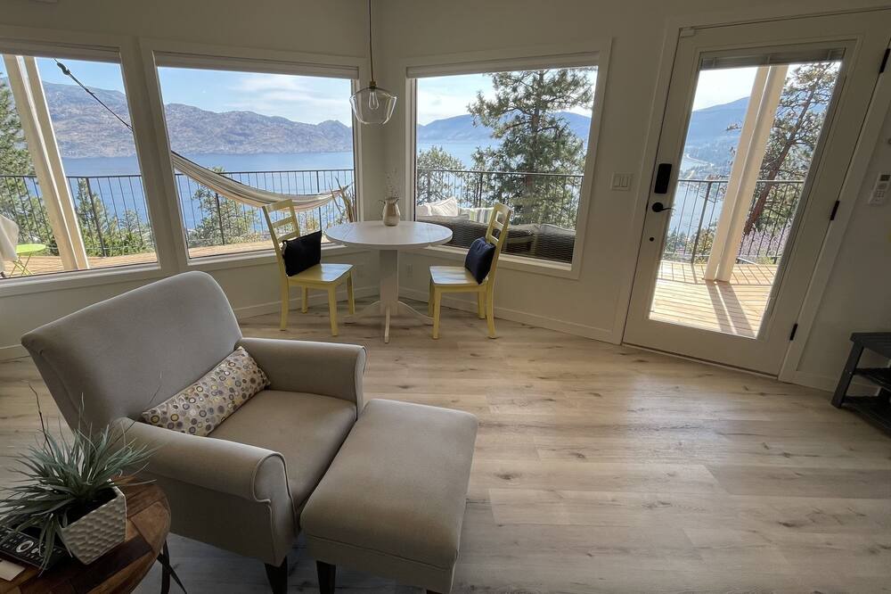 Photo of Livingroom in Central Okanagan