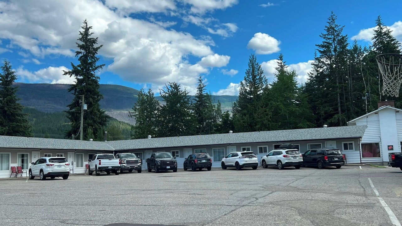 Photo of Others in Sicamous