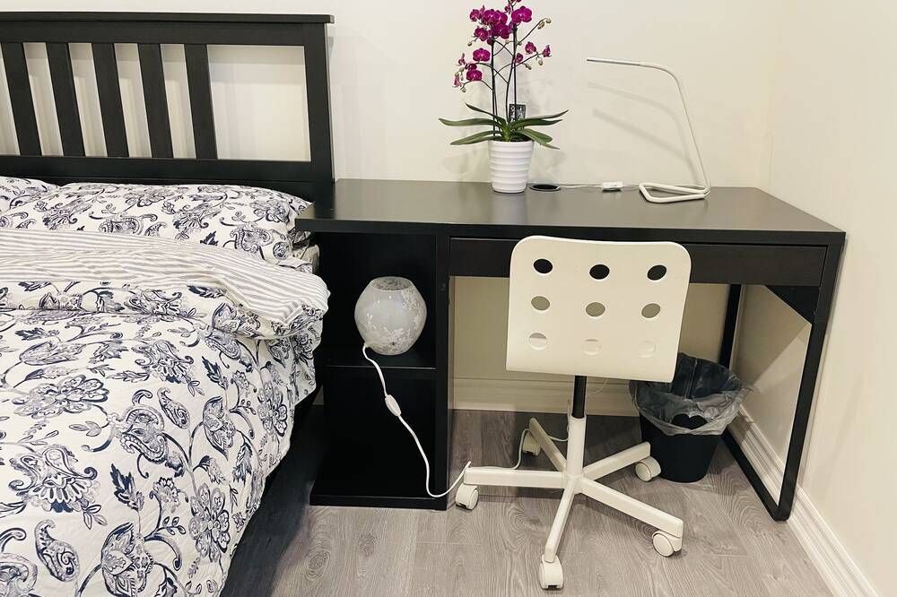 Photo of Bedroom in Lakeview
