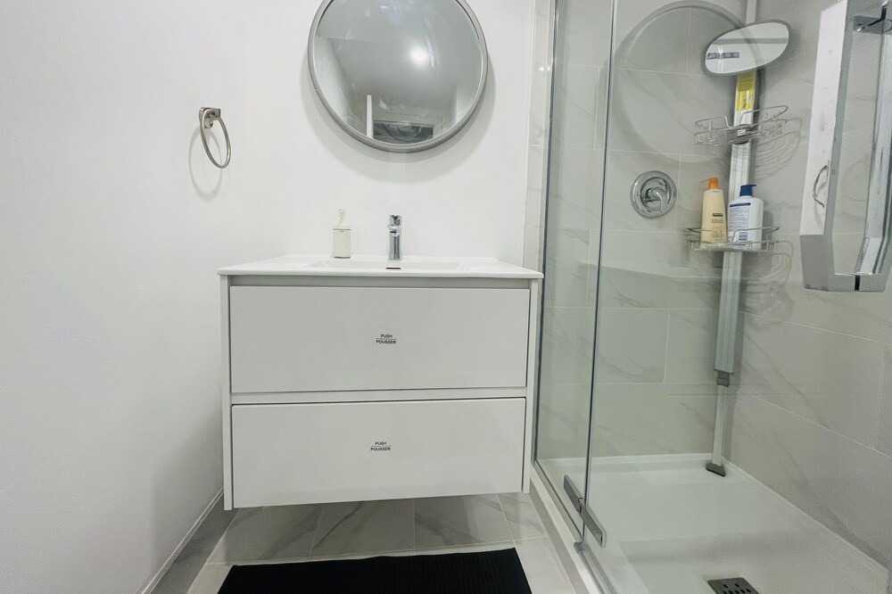 Photo of Bedroom in Lakeview