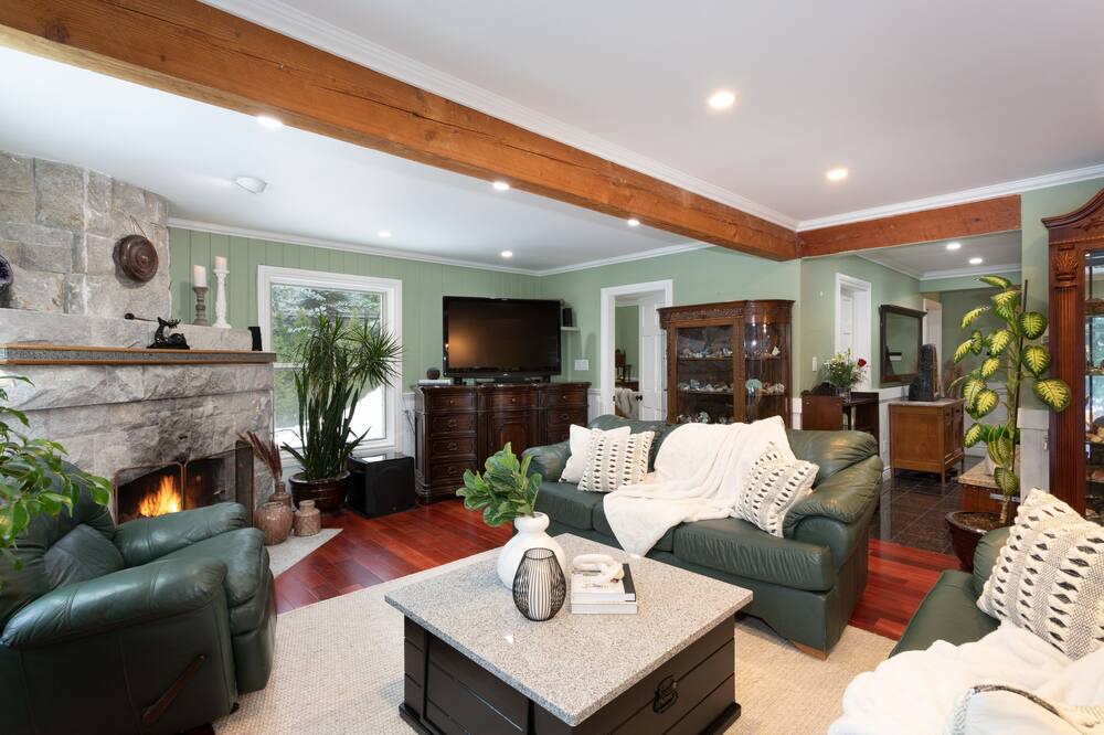 Photo of Livingroom in Whistler Cay Estates