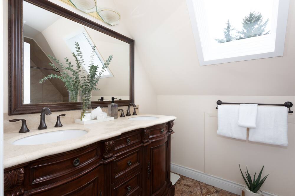 Photo of Bathroom in Whistler Cay Estates