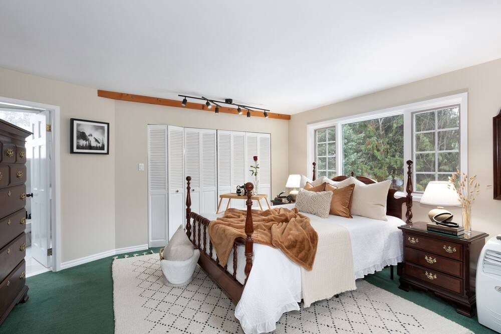 Photo of Bedroom in Whistler Cay Estates