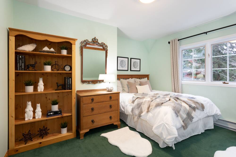 Photo of Bedroom in Whistler Cay Estates