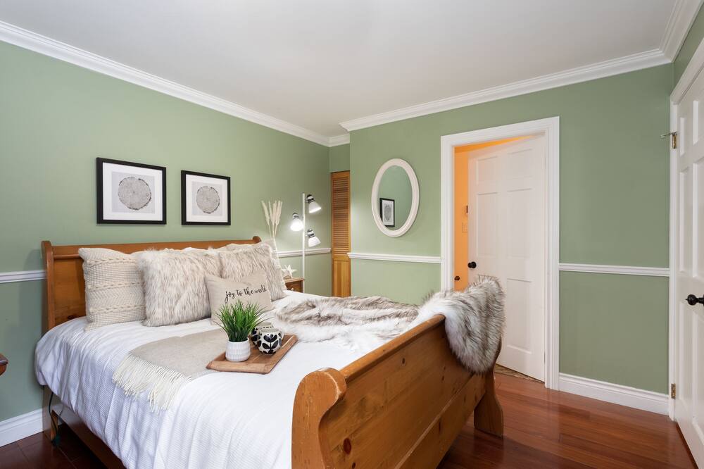 Photo of Bedroom in Whistler Cay Estates