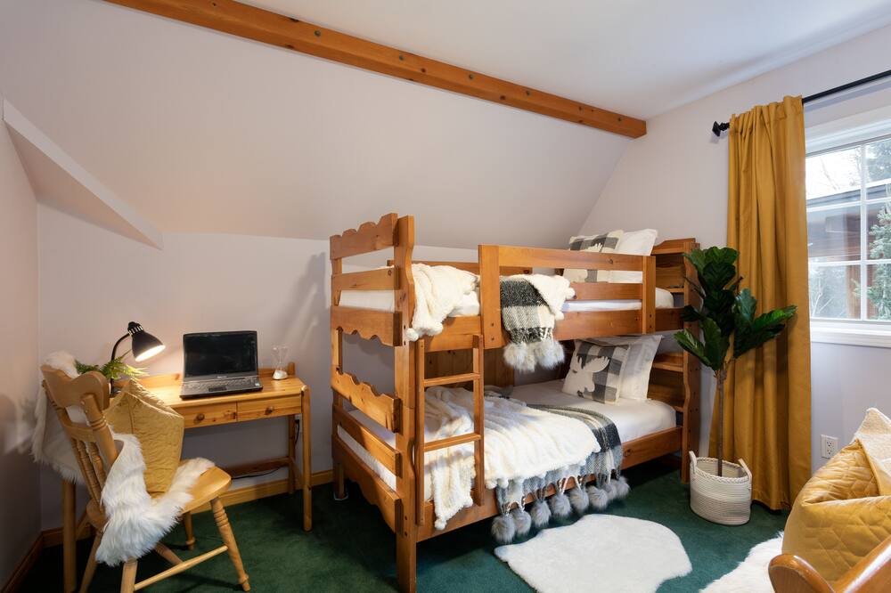 Photo of Bedroom in Whistler Cay Estates