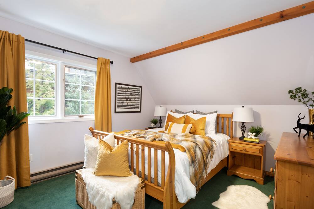 Photo of Bedroom in Whistler Cay Estates