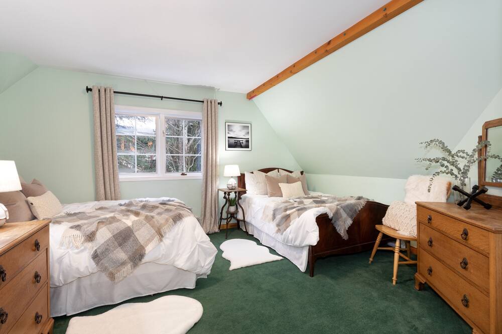 Photo of Bedroom in Whistler Cay Estates