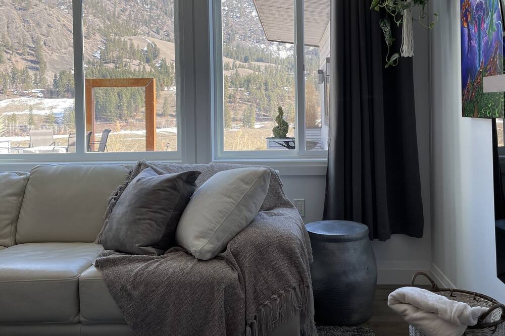 Photo of Livingroom in Central Okanagan