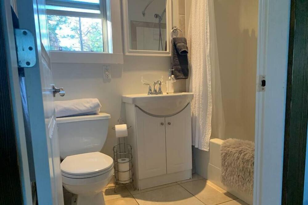 Photo of Bathroom in Okanagan-Similkameen