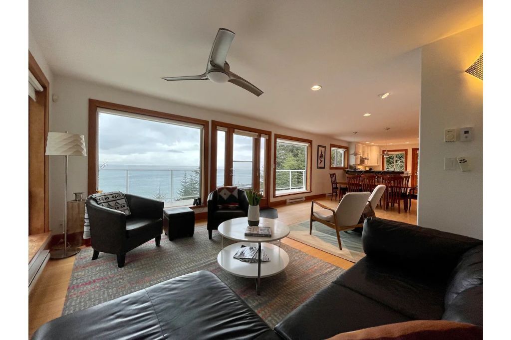 Photo of Livingroom in Juan de Fuca Electoral Area