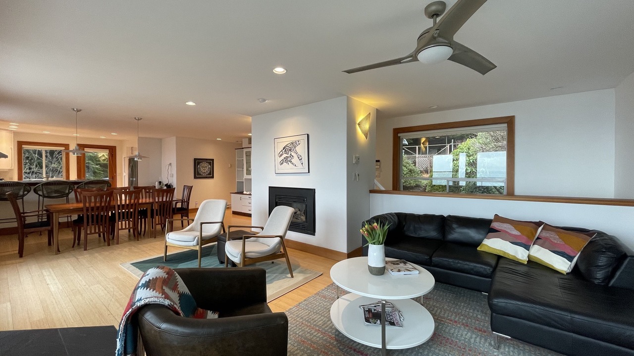 Photo of Livingroom in Juan de Fuca Electoral Area