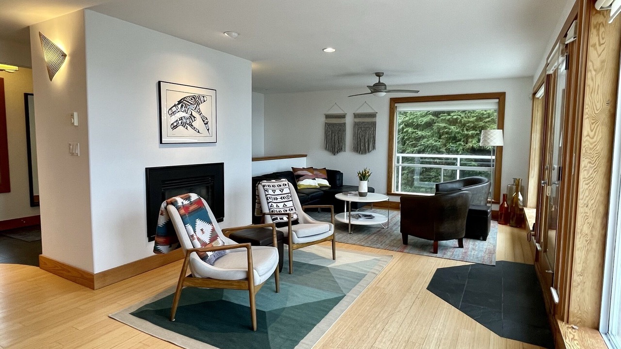Photo of Livingroom in Juan de Fuca Electoral Area
