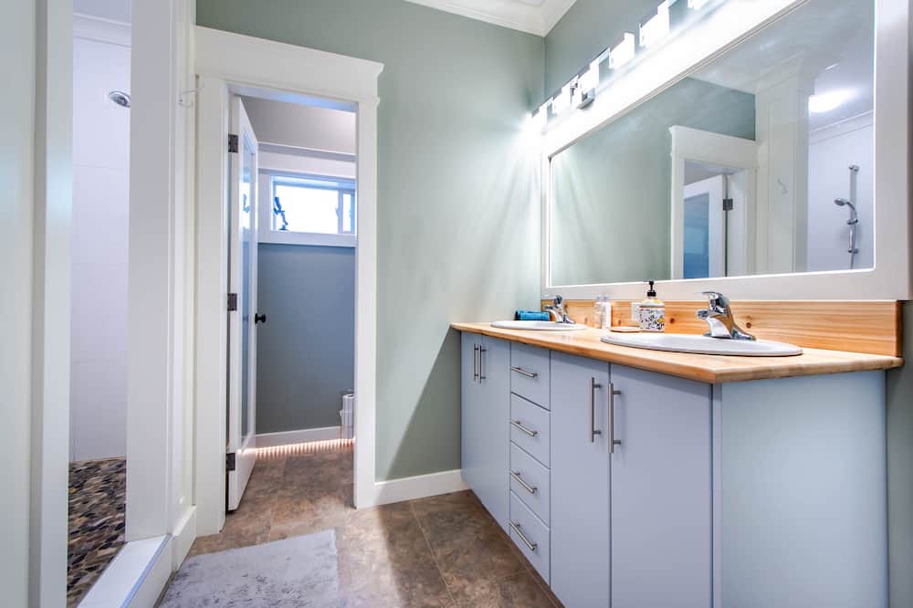 Photo of Bathroom in Yale
