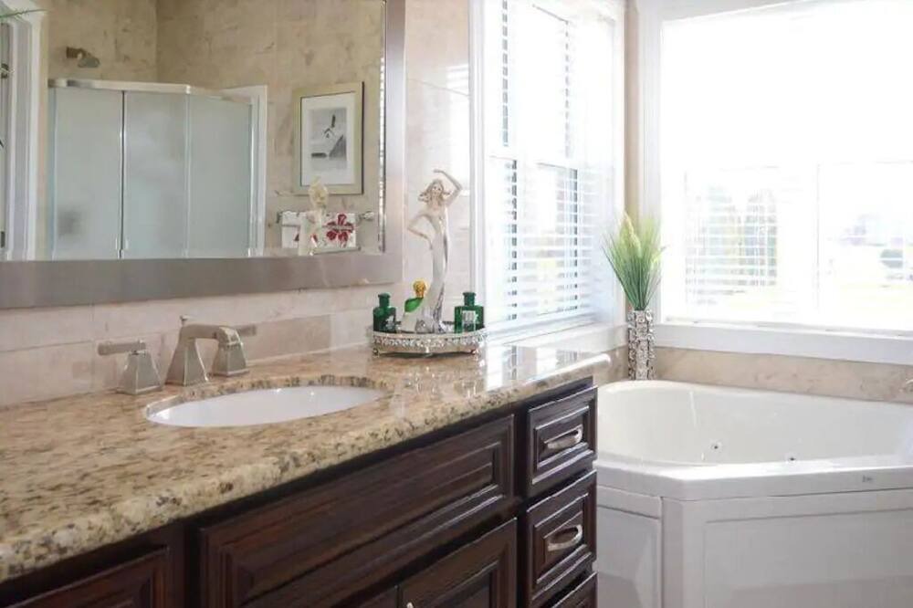 Photo of Bathroom in Carrying Place