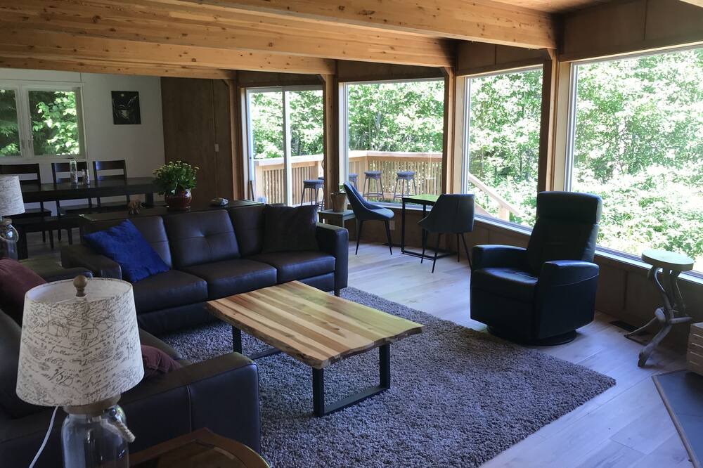 Photo of Livingroom in Ucluelet