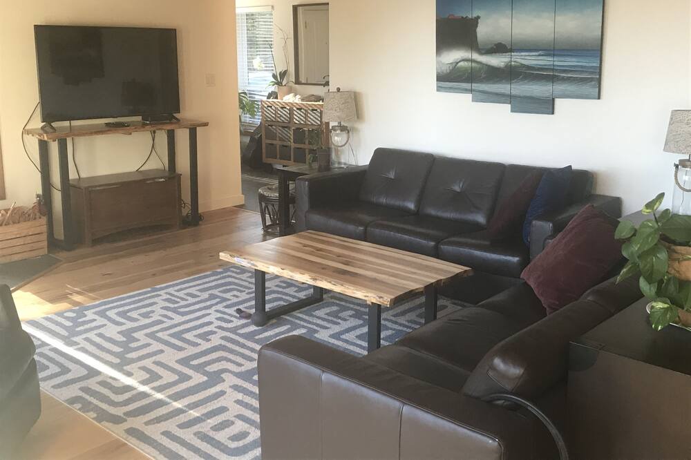 Photo of Livingroom in Ucluelet