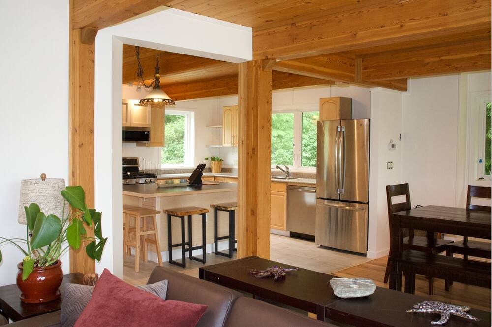 Photo of Livingroom in Ucluelet