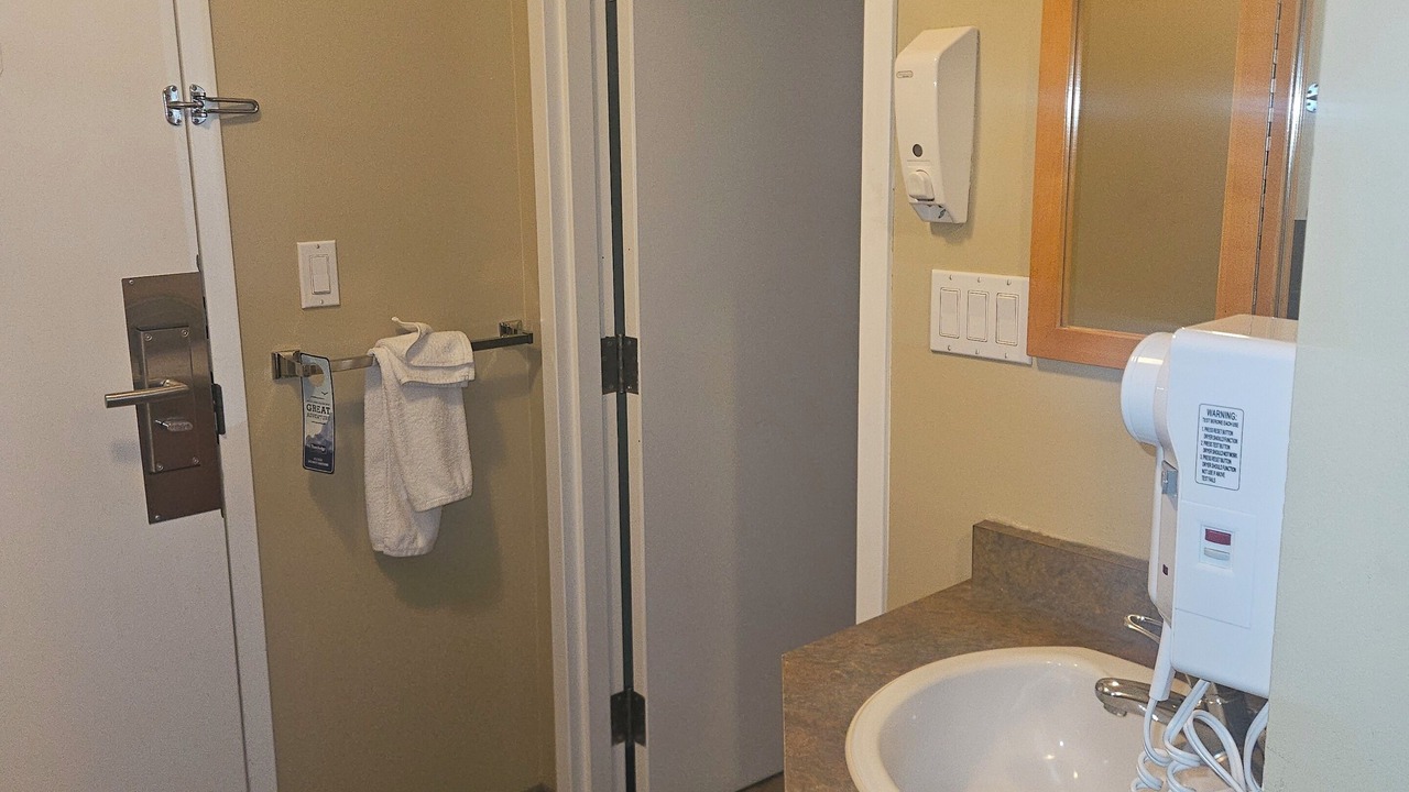 Photo of Bathroom in Edson