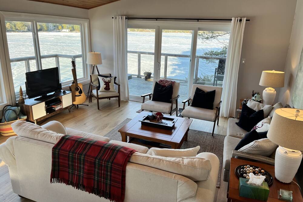Photo of Livingroom in Muskoka Lakes