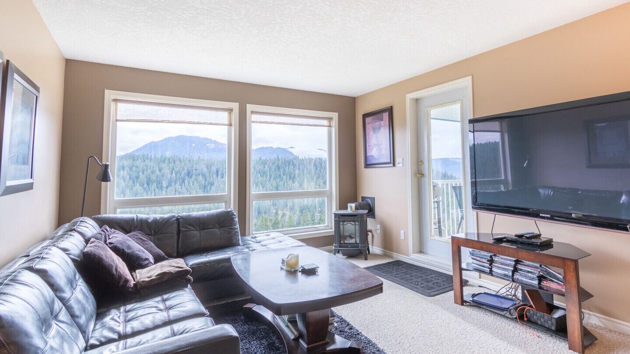 Photo of Livingroom in Courtenay