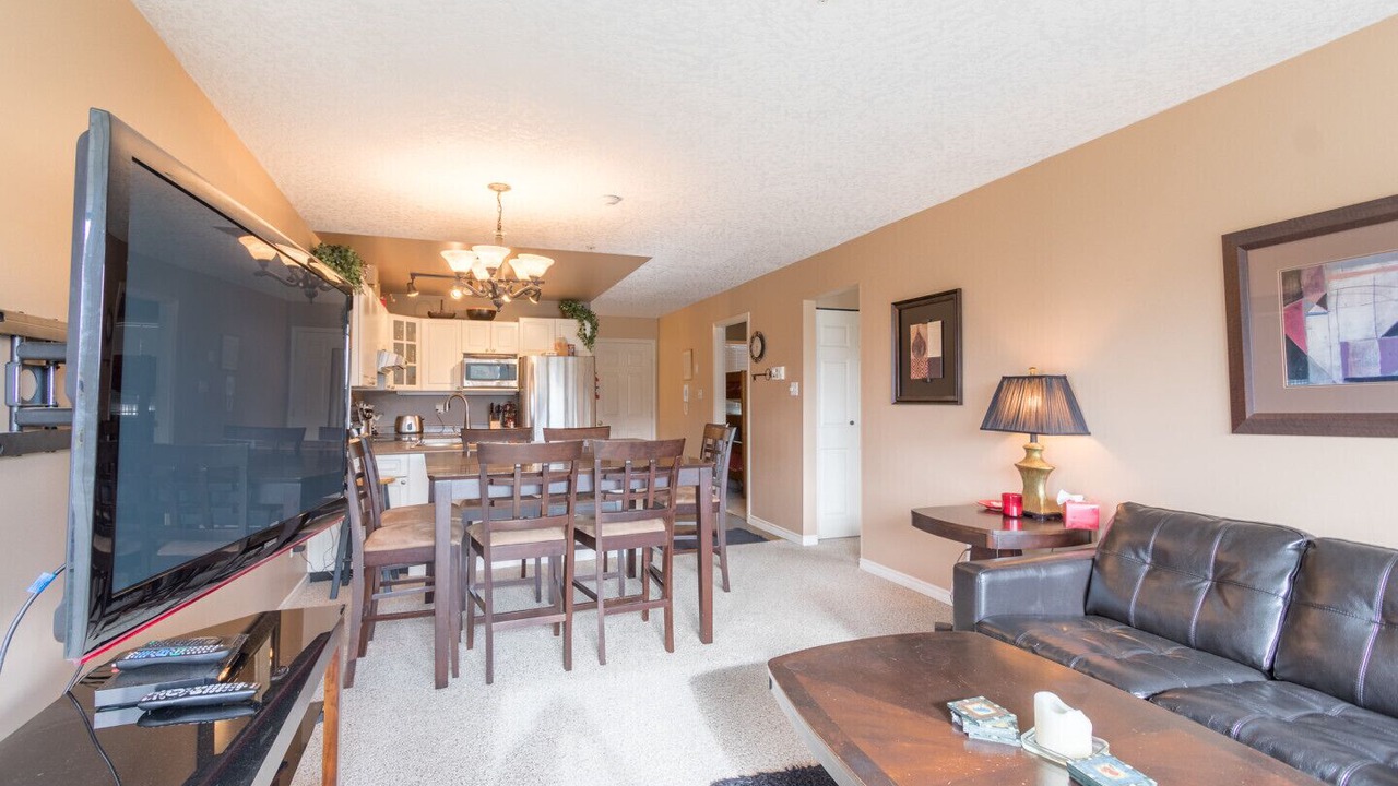Photo of Livingroom in Courtenay