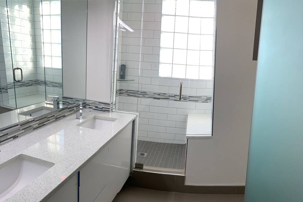 Photo of Bathroom in Hillhurst